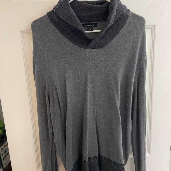 Barely worn large structure sweater - Picture 3 of 3